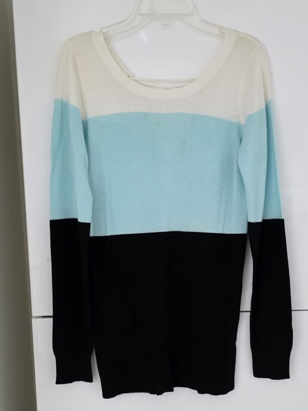 TRI COLOUR SWEATER! NWT🆕🆕🆕 - Picture 3 of 8